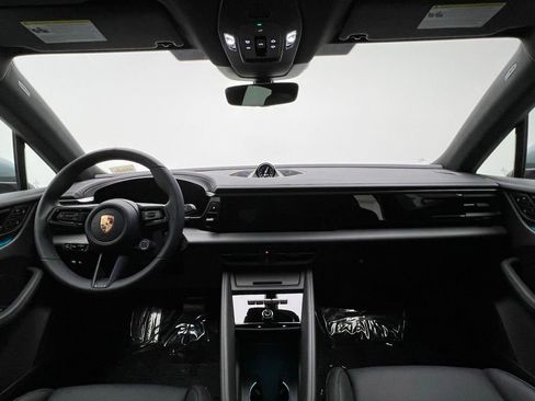 Used 2025 Porsche Macan Electric image 6