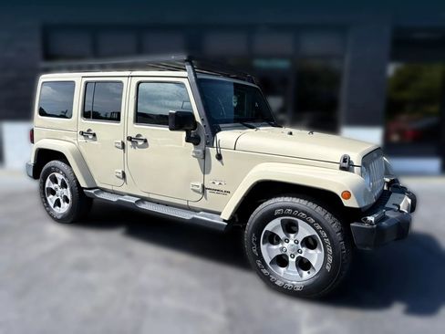 Used 2017 Jeep Wrangler Unlimited Sahara w/ Max Tow Package AWD/4WD image 7
