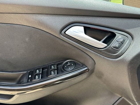 Used 2017 Ford Focus Titanium FWD image 13