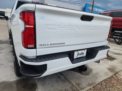 New 2025 Chevrolet Silverado 2500 LT w/ Z71 Chrome Sport Edition image 18