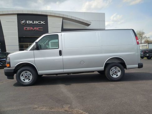 New 2026 GMC Savana 2500 RWD image 8