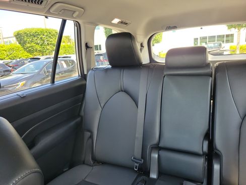 Used 2024 Toyota Grand Highlander XLE FWD image 20