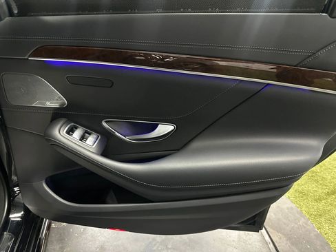 Used 2017 Mercedes-Benz S 550 Sedan image 19