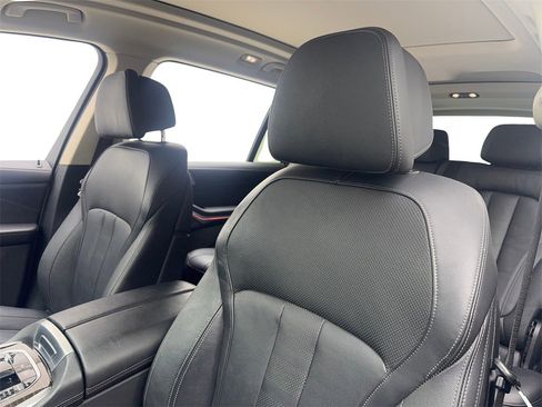 Used 2019 BMW X7 xDrive40i w/ Cold Weather Package image 28