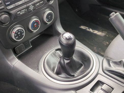 Used 2015 MAZDA MX-5 Miata Sport image 17