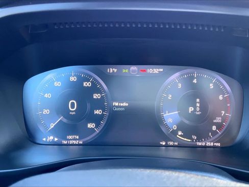 Used 2019 Volvo XC40 T5 Momentum image 25