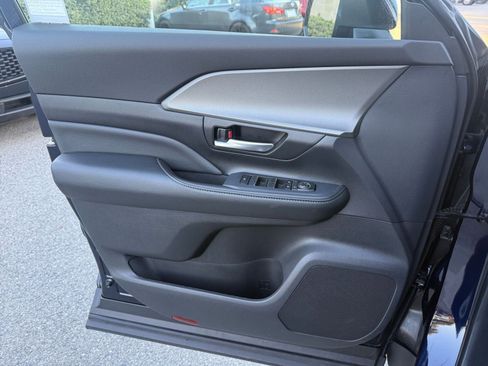 Used 2025 Toyota Grand Highlander XLE image 20