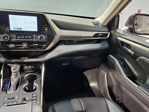 Used 2023 Toyota Highlander XLE image 11