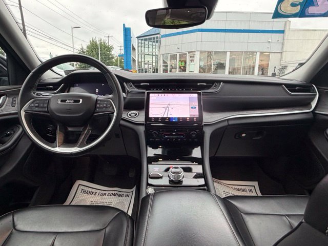 Used 2023 Jeep Grand Cherokee L Limited AWD/4WD image 3