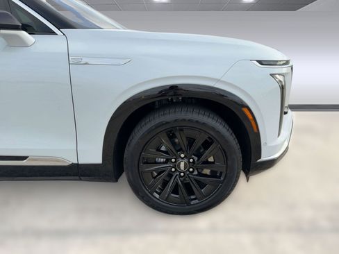 New 2026 Cadillac Vistiq Luxury w/ LPO, Floor Liner Package image 10