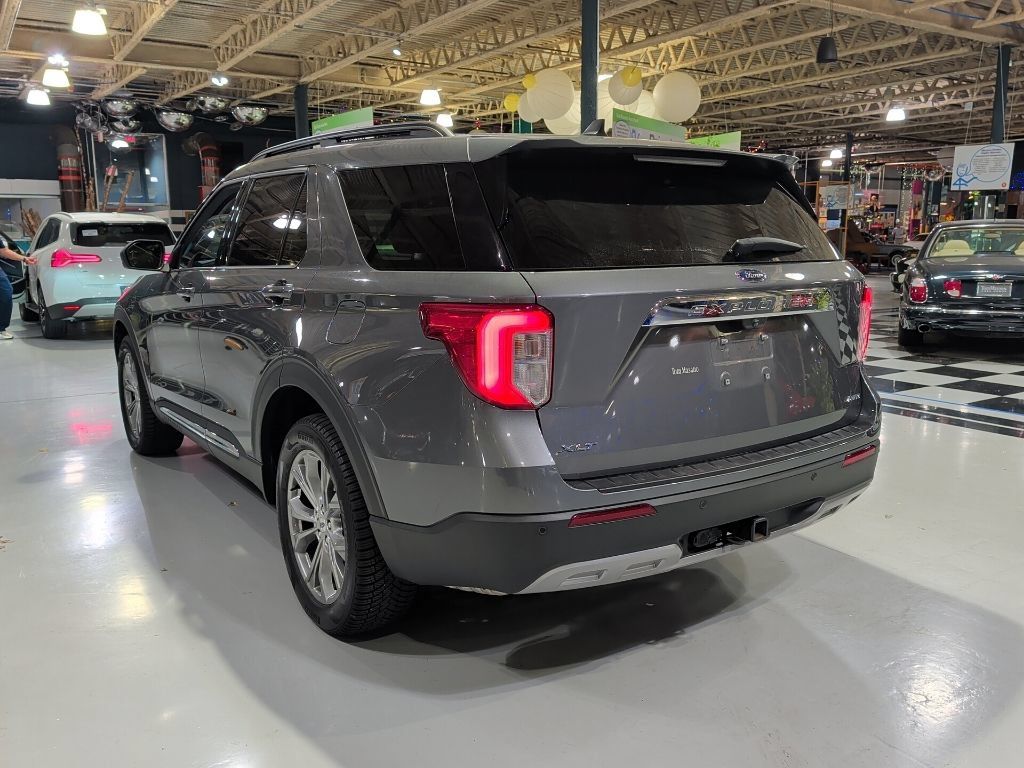 Used 2023 Ford Explorer XLT w/ Equipment Group 202A AWD/4WD image 9