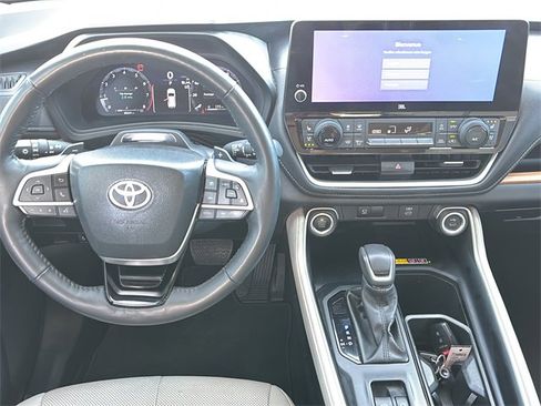 Used 2024 Toyota Grand Highlander Platinum image 17