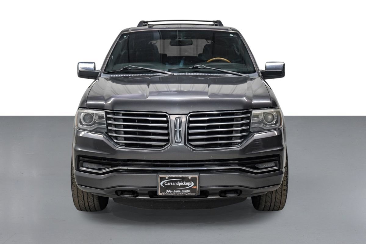 Used 2016 Lincoln Navigator Select RWD image 3
