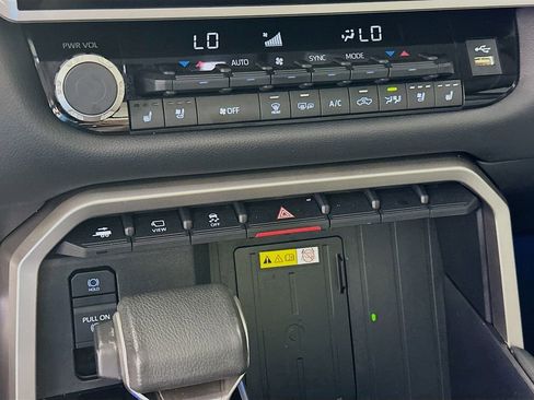 Used 2024 Toyota Tundra Limited image 16