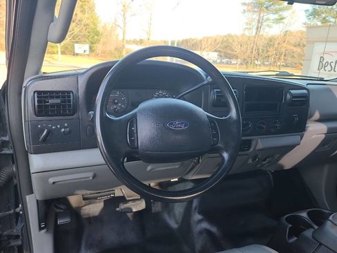 Used 2005 Ford F250 Lariat image 9