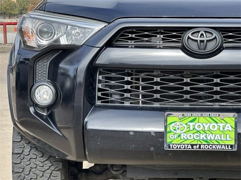 Used 2017 Toyota 4Runner SR5 image 6