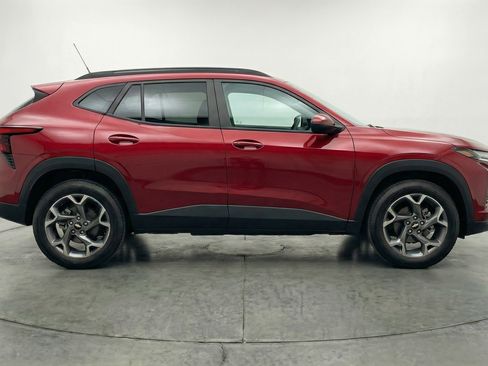 Used 2025 Chevrolet Trax LT image 11