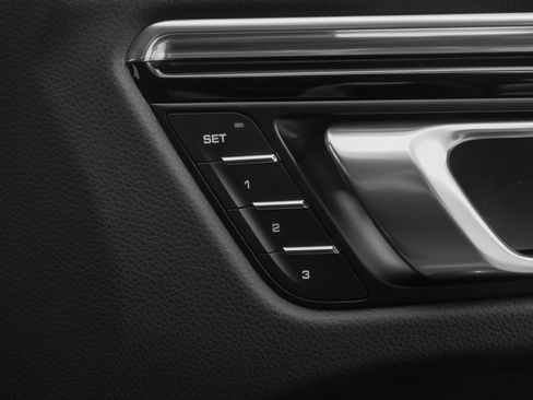 Used 2025 Porsche Macan image 15