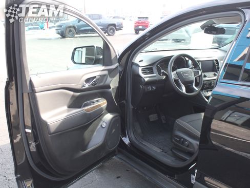 Certified 2023 GMC Acadia SLE w/ Driver Convenience Package image 10