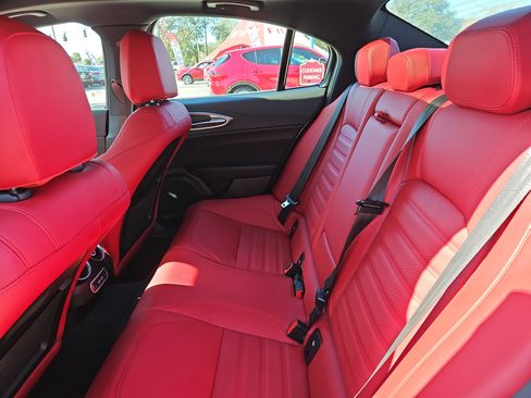 Used 2024 Alfa Romeo Giulia Veloce image 8