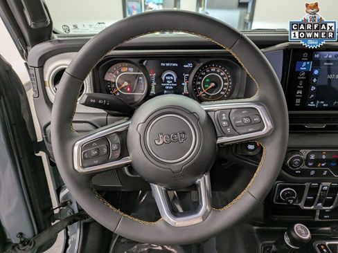 Used 2024 Jeep Wrangler Sahara image 21