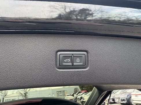 Certified 2025 Audi Q7 3.0T Premium Plus image 35