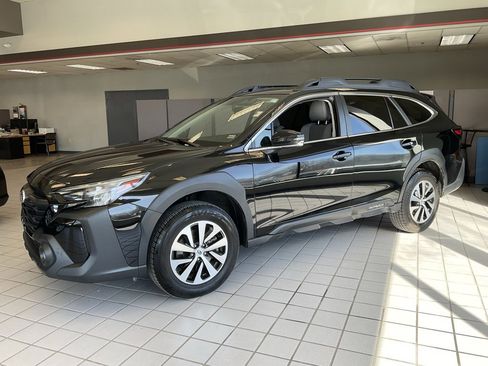 Used 2025 Subaru Outback Premium w/ Popular Package #1A image 3