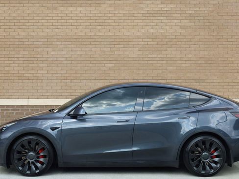 Used 2022 Tesla Model Y Performance AWD/4WD image 3
