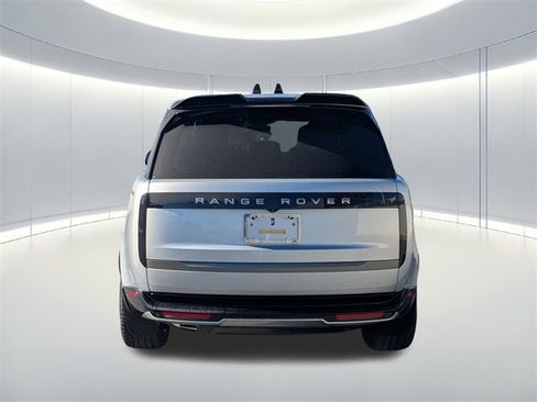 Used 2025 Land Rover Range Rover SE image 6
