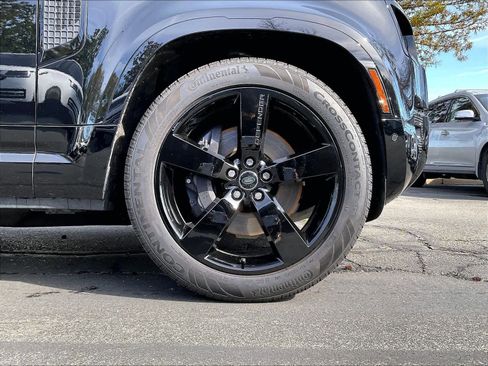 Used 2025 Land Rover Defender 130 X-Dynamic SE image 11