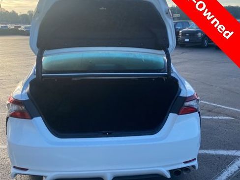 Used 2024 Toyota Camry SE image 9