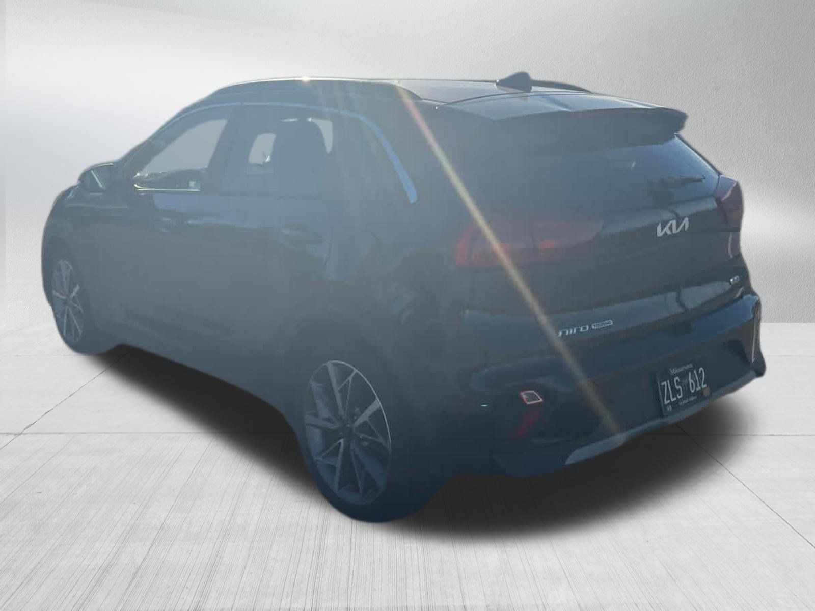 Used 2022 Kia Niro Touring Special Edition FWD image 4