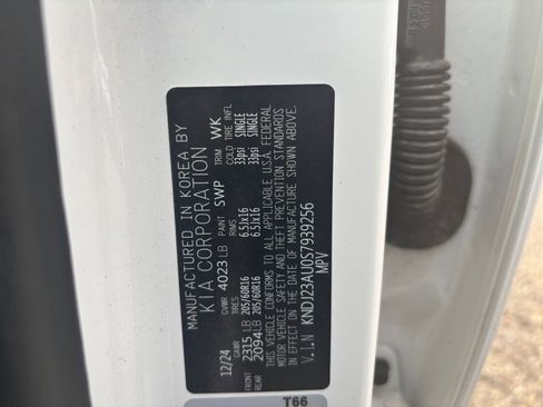 Used 2025 Kia Soul LX w/ LX Technology Package FWD image 27