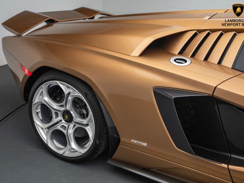 Used 2022 Lamborghini Aventador Countach image 8