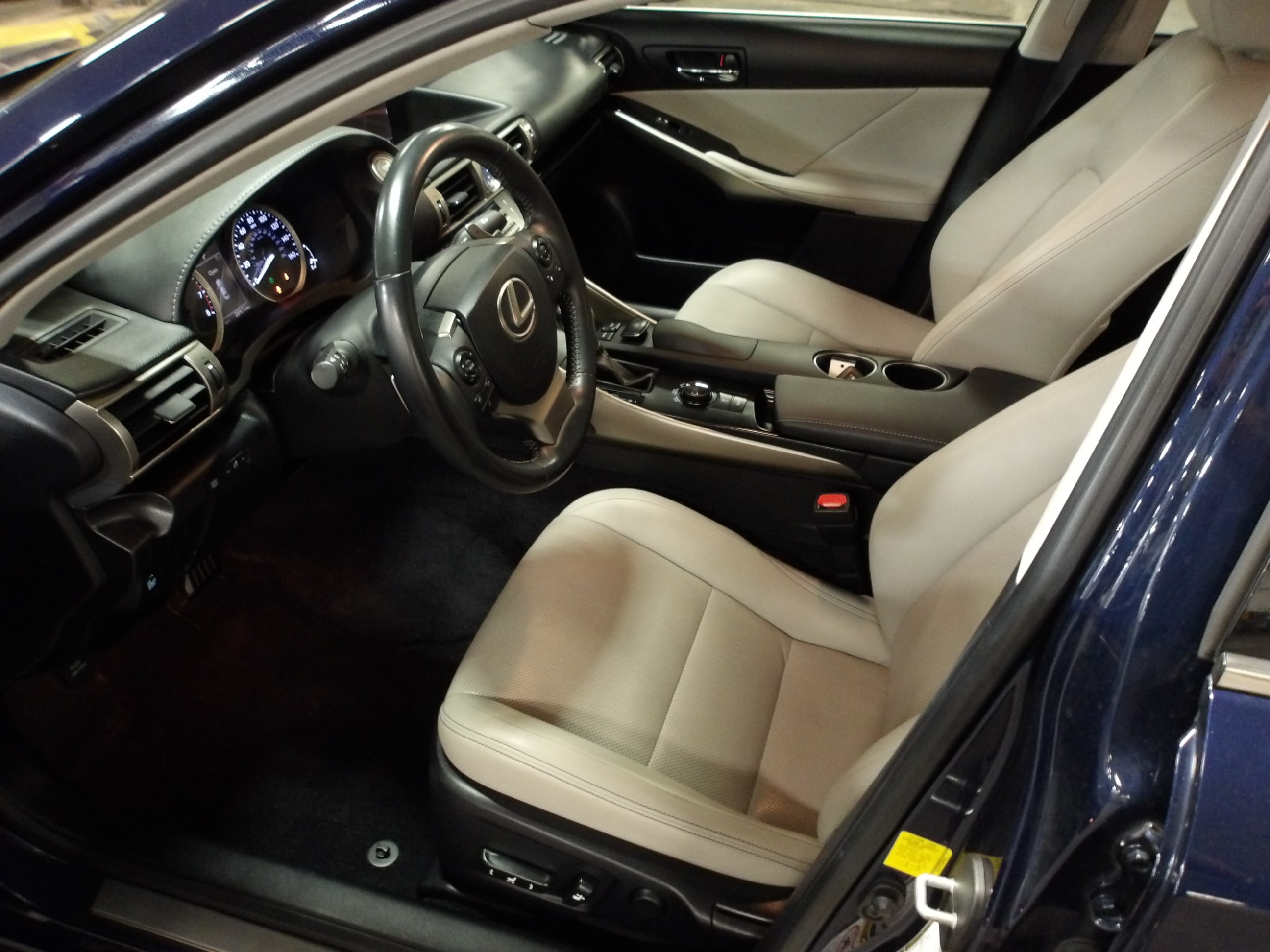 Used 2014 Lexus IS 250 AWD w/ Navigation Package image 4