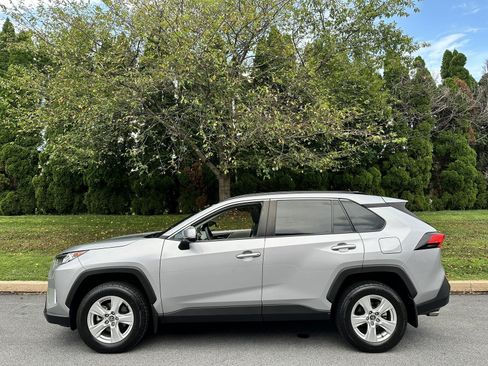 Used 2020 Toyota RAV4 XLE w/ Convenience Package AWD/4WD image 28