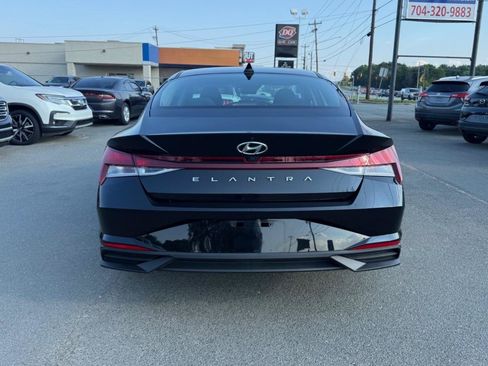 Used 2023 Hyundai Elantra SEL w/ Convenience Package FWD image 5