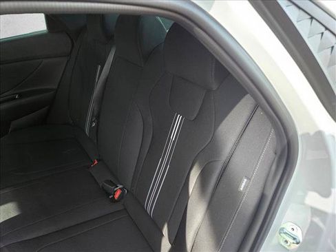 Used 2025 Hyundai Elantra SEL FWD image 12