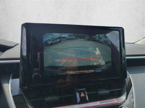 Used 2025 Toyota Corolla LE FWD image 12