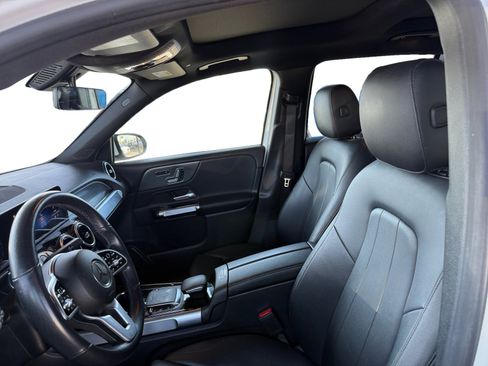 Used 2021 Mercedes-Benz GLB 250 w/ Premium Package image 7