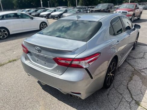 Used 2020 Toyota Camry SE FWD image 4