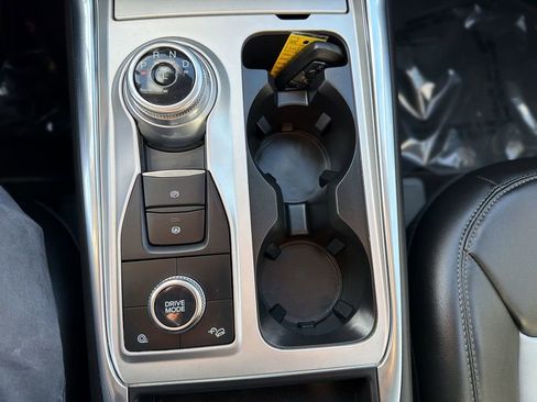 Used 2022 Ford Explorer XLT w/ Equipment Group 202A image 21