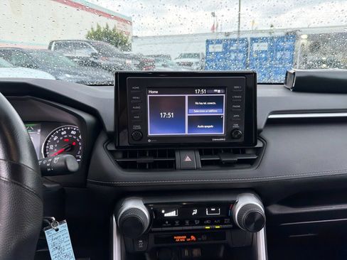 Used 2022 Toyota RAV4 LE FWD image 25