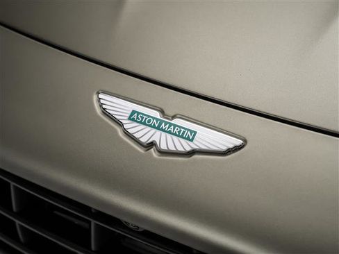 Used 2025 Aston Martin V8 Vantage Coupe image 18