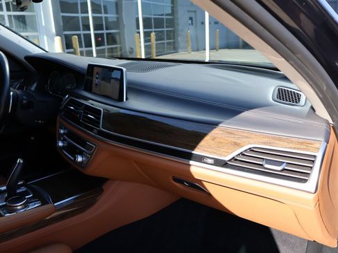 Used 2016 BMW 750i xDrive AWD/4WD image 11