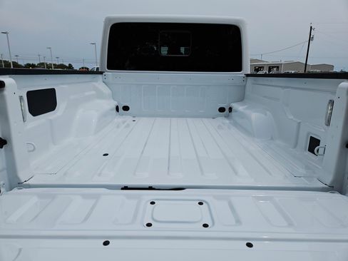 New 2025 Jeep Gladiator Mojave image 19