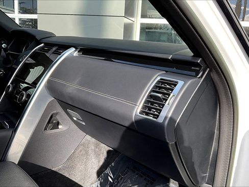 Used 2023 Land Rover Discovery S R-Dynamic image 16