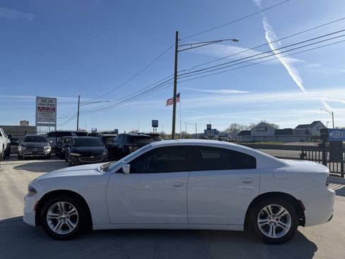 Used 2019 Dodge Charger SXT image 4