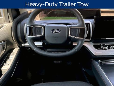 Used 2025 Ford Expedition Active AWD/4WD image 8
