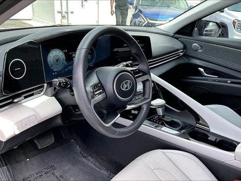 Used 2023 Hyundai Elantra Limited FWD image 9